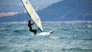 Windsurferi na Kolovarima, 11. travnja 2012. (foto:Saša Čuka) Windsurferi na Kolovarima, 11. travnja 2012. (foto:Saša Čuka)