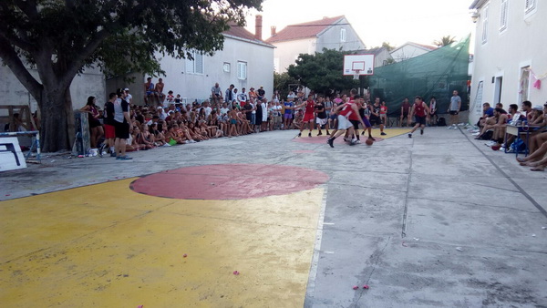 41. Otočki košarkaški turnir “Ist 2016”. Foto: Zvonimir Brzić 41. Otočki košarkaški turnir “Ist 2016”. Foto: Zvonimir Brzić