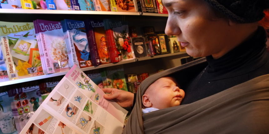 Pula,041209.
Recesijski, ali veselo i uz pjesmu otvoren je u petak jubilarni 15. Sa(n)jam knjige u Istri, koji ce do 13. prosinca okupiti vise od 200 autora i 300 nakladnika.Sajam je prigodnim rijecima otvorio veliki argentinsko-kanadski knjizevnik Albert