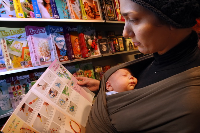 Pula,041209.
Recesijski, ali veselo i uz pjesmu otvoren je u petak jubilarni 15. Sa(n)jam knjige u Istri, koji ce do 13. prosinca okupiti vise od 200 autora i 300 nakladnika.Sajam je prigodnim rijecima otvorio veliki argentinsko-kanadski knjizevnik Albert Pula,041209.
Recesijski, ali veselo i uz pjesmu otvoren je u petak jubilarni 15. Sa(n)jam knjige u Istri, koji ce do 13. prosinca okupiti vise od 200 autora i 300 nakladnika.Sajam je prigodnim rijecima otvorio veliki argentinsko-kanadski knjizevnik Albert