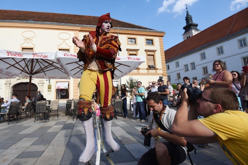 Šesti dan Špancirfesta, nastup uličnih performera Jesters Šesti dan Špancirfesta, nastup uličnih performera Jesters