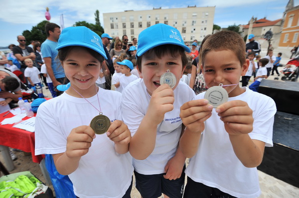 Zadar, 250513.
Univerzalna sportska skola “Dite zadarsko” kraj sezone obiljezila proslavom cetvrtog rodjendana i odrzavanjem sportskih igara na Forumu.
Na fotografiji: sporske igre “Dite zadarsko”.
Foto: Luka Gerlanc / CROPIX