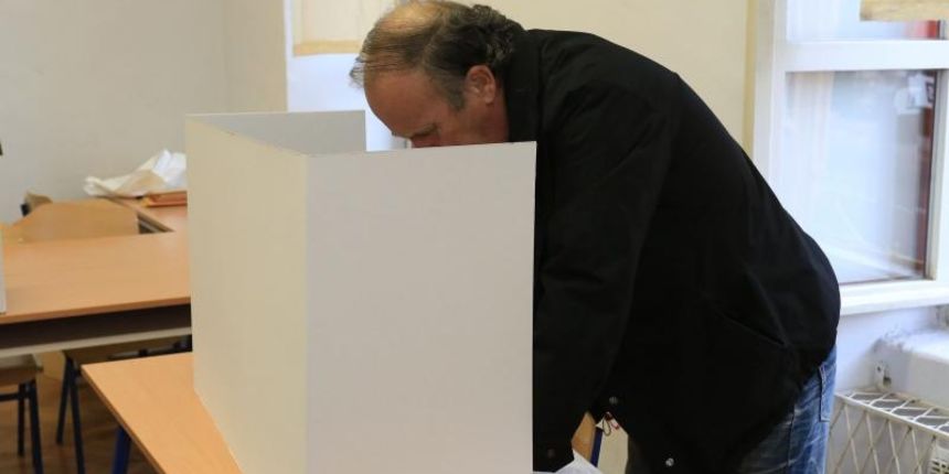 Izbori za 8. saziv hrvatskog sabora. Glasovanje. Photo: Duško Jaramaz/PIXSELL Izbori za 8. saziv hrvatskog sabora. Glasovanje. Photo: Duško Jaramaz/PIXSELL