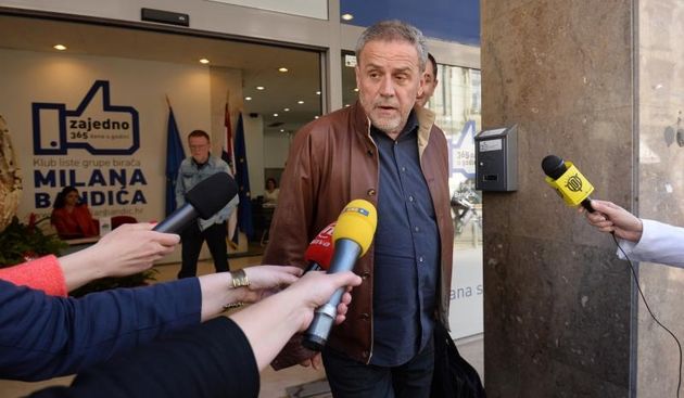 Milan Bandic izlazi iz prostorija svoje stranke Klub liste grupe biraca Milana Bandica i odlazi u pratnji Ivice Lovrica. Izvanraspravno vijece Zupanijskog suda odlucilo je Bandic ponovno moze obnasati gradonacelnicku duznost. Photo: Marko Lukunic/PIXSELL