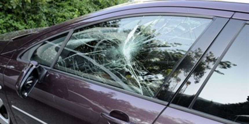 Demoliran auto beogradskog odvjetnika (foto: Admir Buljubašić/CROPIX) Demoliran auto beogradskog odvjetnika (foto: Admir Buljubašić/CROPIX)