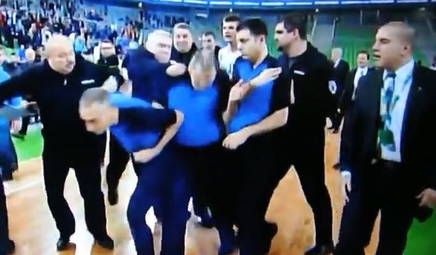 Zoran Predin pogodio suca šakom u glavu