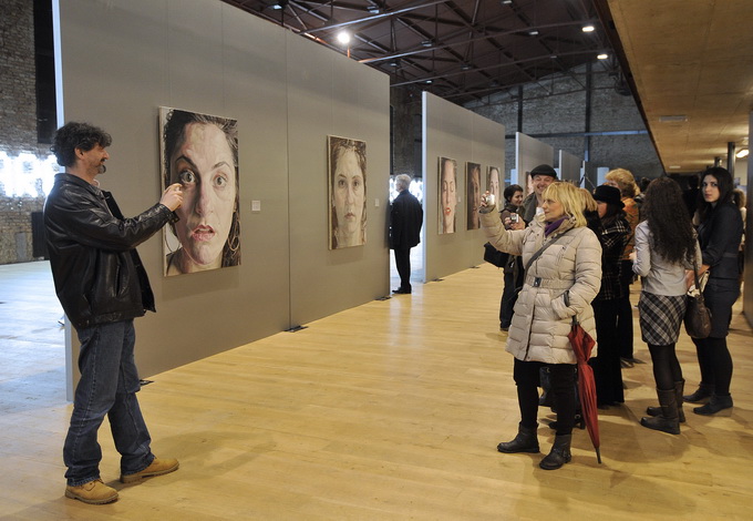 Zagreb, 260213.
Lauba, Prilaz baruna Filipovica 23a.
Otvorenje izlozbe Lovre Artukovica “Lice slike” , ciklus “Lice slike” nastao je od 2006. do 2013. godine, a prikazuje facijalne gestikulacije modela.
Na slici: detalj sa izlozbe.
Foto: Damir Krajac / CR