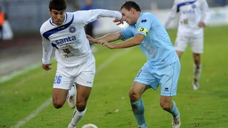 Karlovac, 051111.
Igraliste Branko Cavlovic Cavlek.
Nogometna utakmica 14.kola 1.HNL izmedju NK Karlovac i NK Zadar.
Na slici: Josip Ivancic, Matija Stefancic.
Foto: Damir Krajac / CROPIX