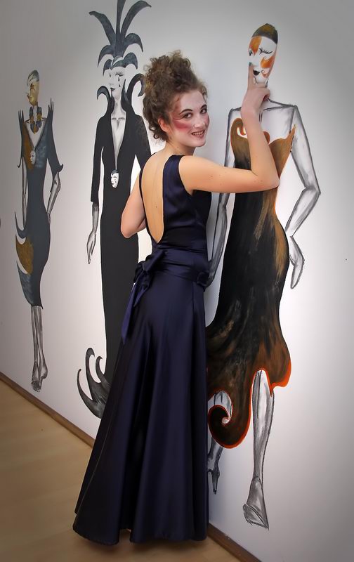 1900 kn; Haljinu dizajnira Klara Dedić: rukom oslikan saten-elastin (foto: Marin Gospić)