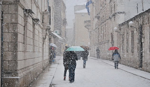Snježni petak u Zadru, Foto: Duje Surać