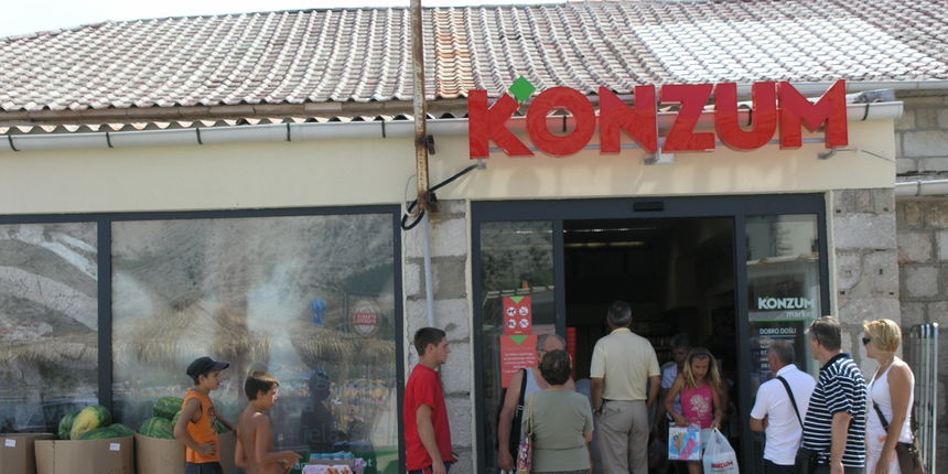 Konzum otvorio trgovinu u Pagu (Foto: J. Portada) Konzum otvorio trgovinu u Pagu (Foto: J. Portada)