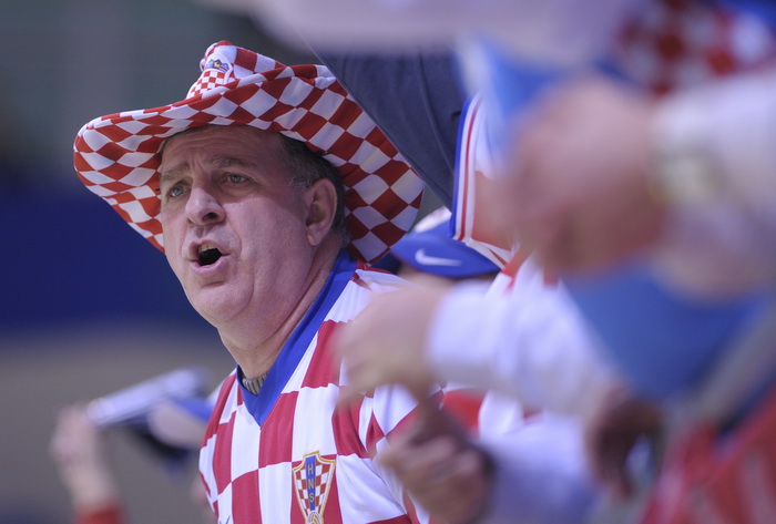 Vrsac, 160112.
Europsko prvenstvo u rukometu u Srbiji.
Prvo kolo, utakmica izmedju Hrvatske i Islanda.
Na slici: hrvatski navijac.
Foto: Drazen Aleksic / CROPIX Vrsac, 160112.
Europsko prvenstvo u rukometu u Srbiji.
Prvo kolo, utakmica izmedju Hrvatske i Islanda.
Na slici: hrvatski navijac.
Foto: Drazen Aleksic / CROPIX