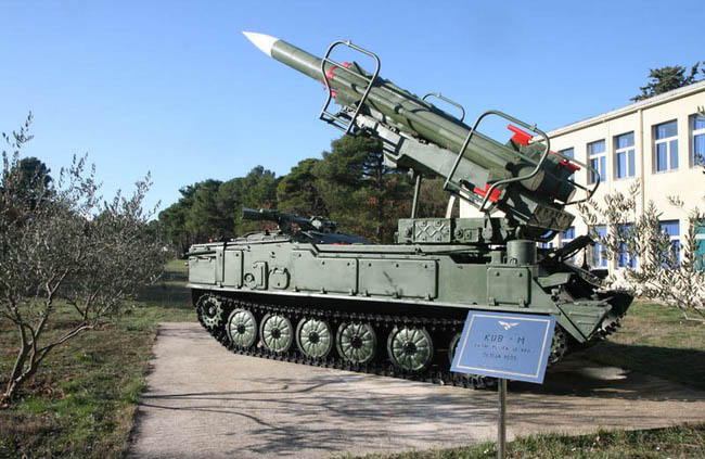 Zemunik: Muzej aviona i helikoptera na otvorenom