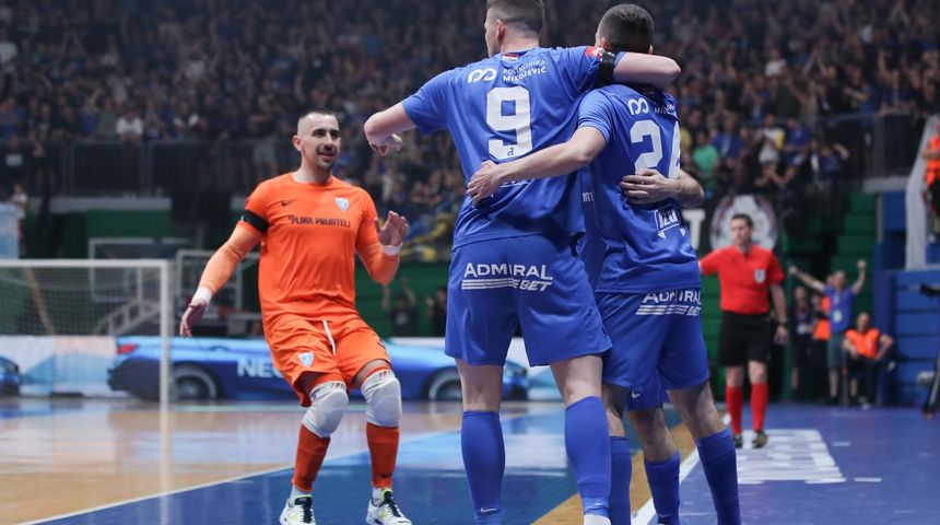 Toni Vučković i Ante Piplica sa sveučilišnom reprezentacijom svjetski prvaci u futsalu Toni Vučković i Ante Piplica sa sveučilišnom reprezentacijom svjetski prvaci u futsalu