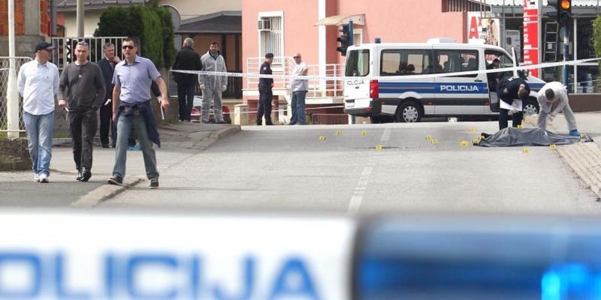 03.05.2015., Zagreb – U jutro oko 7.55 sati, u Glavnoj ulici u Sesvetama ubijen je Vinko Zuljevic Klica. Policija obavlja ocevid. Photo: Zeljko Lukunic/PIXSELL