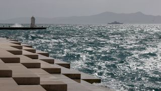 Jako jugo na zadarskoj rivi