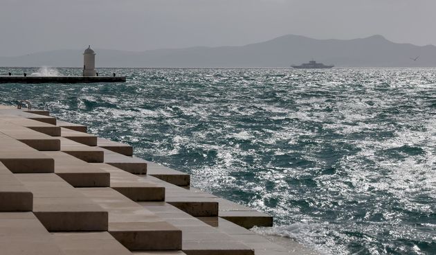 Jako jugo na zadarskoj rivi