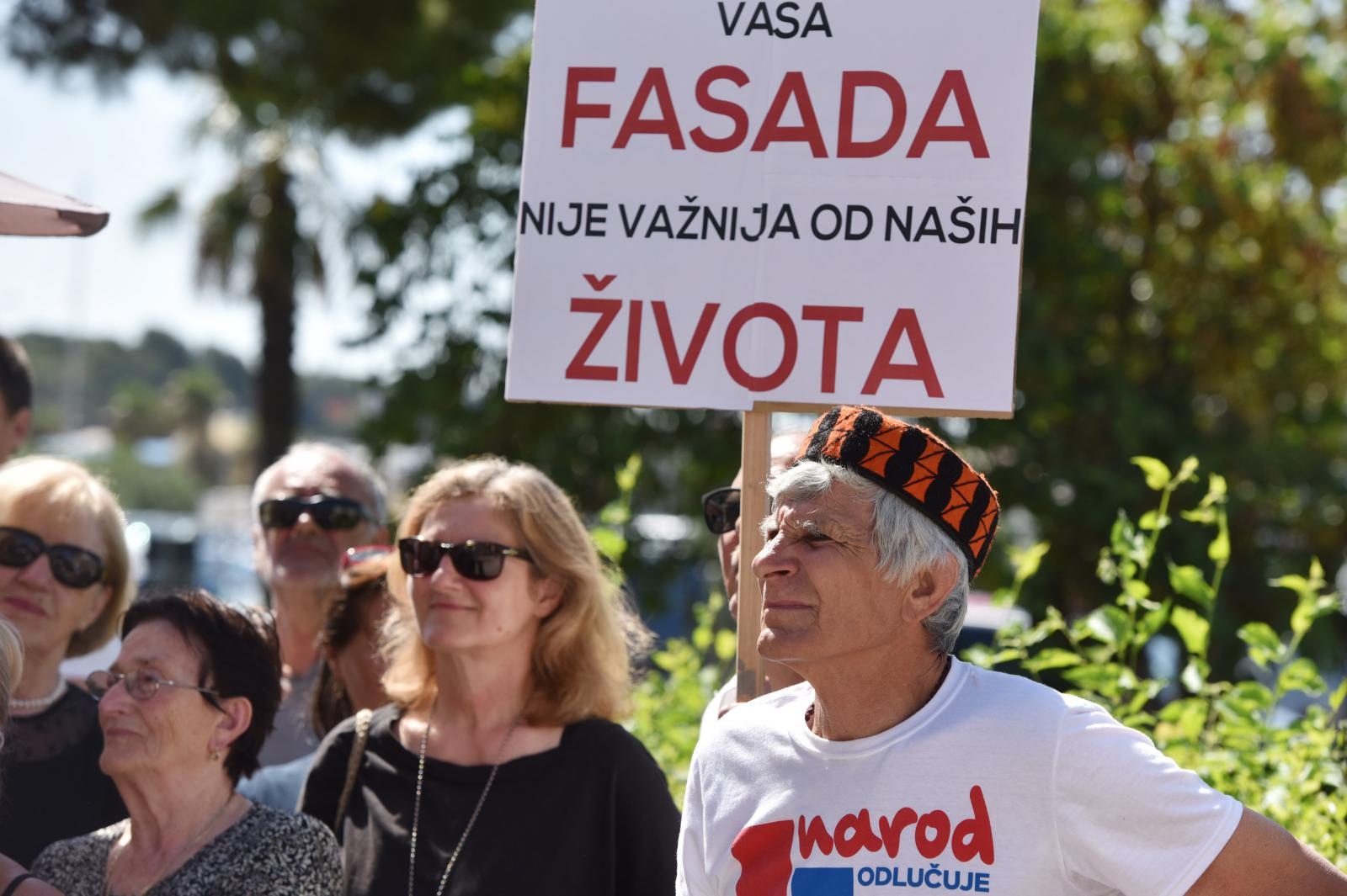 ‘Ne želim dobiti rak!’ Mještani prosvjedovali protiv postavljanja bazne stanice Tele 2