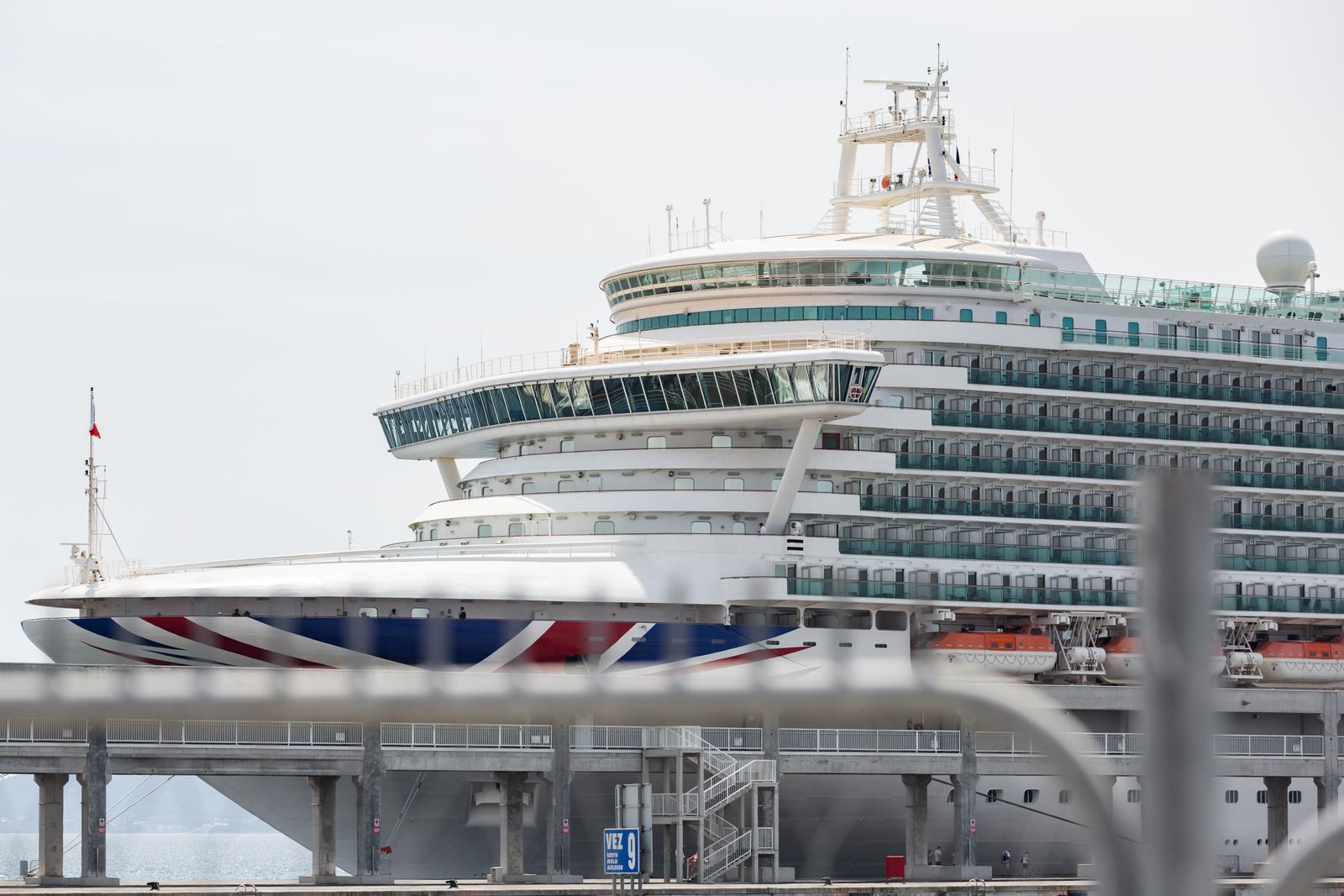 Zadar: Jutros u Gaženicu uplovio kruzer Azura Zadar: Jutros u Gaženicu uplovio kruzer Azura