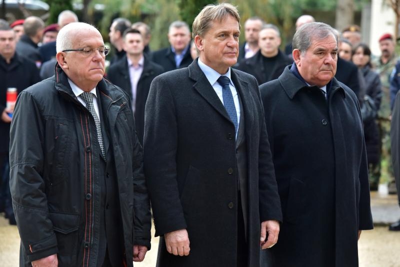 Svecanim postrojavanjem i mimohodom kroz grad postrojbi sudionica obiljezena je 22. obljetnica vojno-redarstvene akcije Maslenica. Photo: Dino Stanin/PIXSELL Svecanim postrojavanjem i mimohodom kroz grad postrojbi sudionica obiljezena je 22. obljetnica vojno-redarstvene akcije Maslenica. Photo: Dino Stanin/PIXSELL