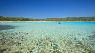 Dugi otok, 260609.
Dugi otok je jedva 1,5 sat udaljen od Zadra, jedan je od skrivenih Jadransih bisera. Sa raznolikom prirodom i plazama, cistim morem, on je namjenjen gostima koji vise cijene prirodu od zabave.
Na slici: plaza Saharun na juznoj strani Du