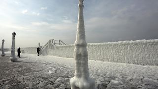 Zaleđeno more i čudesne ledene skulpture na senjskoj rivi