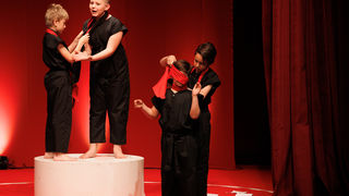 Igrajmo se: Zabranjeno mlađima od 15 strana A