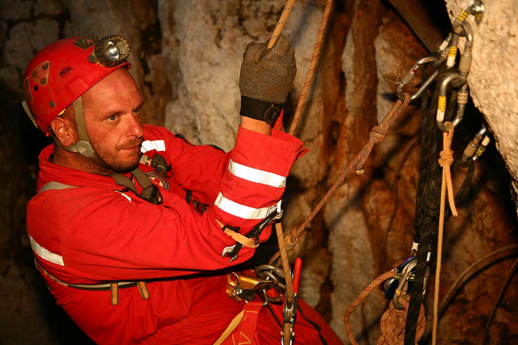 HGSS-ova akcija spašavanja pasa iz Živkine jame (foto: Zoran Erceg)