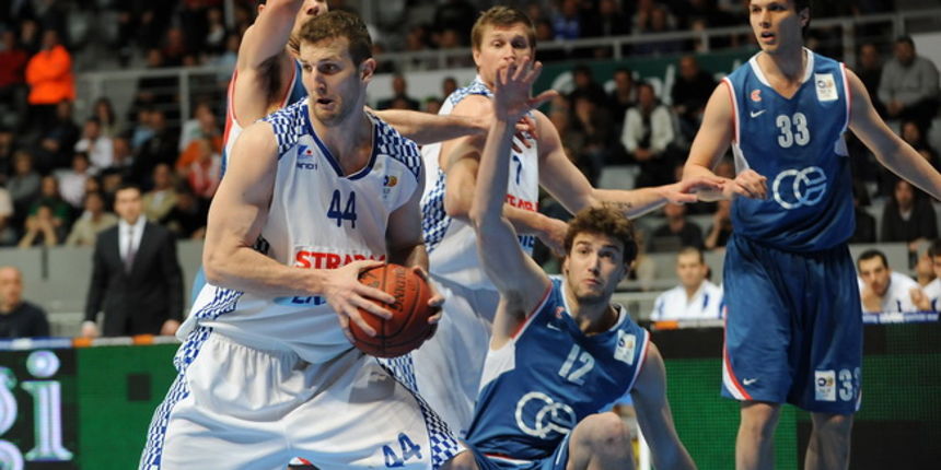 Zadar, 110410
Dvorana Kresimir Cosic. 6.kolo lige za prvaka Zadar – Cibona.
Na fotografiji: igrac Zadra Trent Plaisted u napadu.
Foto: Andrija Lucic / cropix Zadar, 110410
Dvorana Kresimir Cosic. 6.kolo lige za prvaka Zadar – Cibona.
Na fotografiji: igrac Zadra Trent Plaisted u napadu.
Foto: Andrija Lucic / cropix