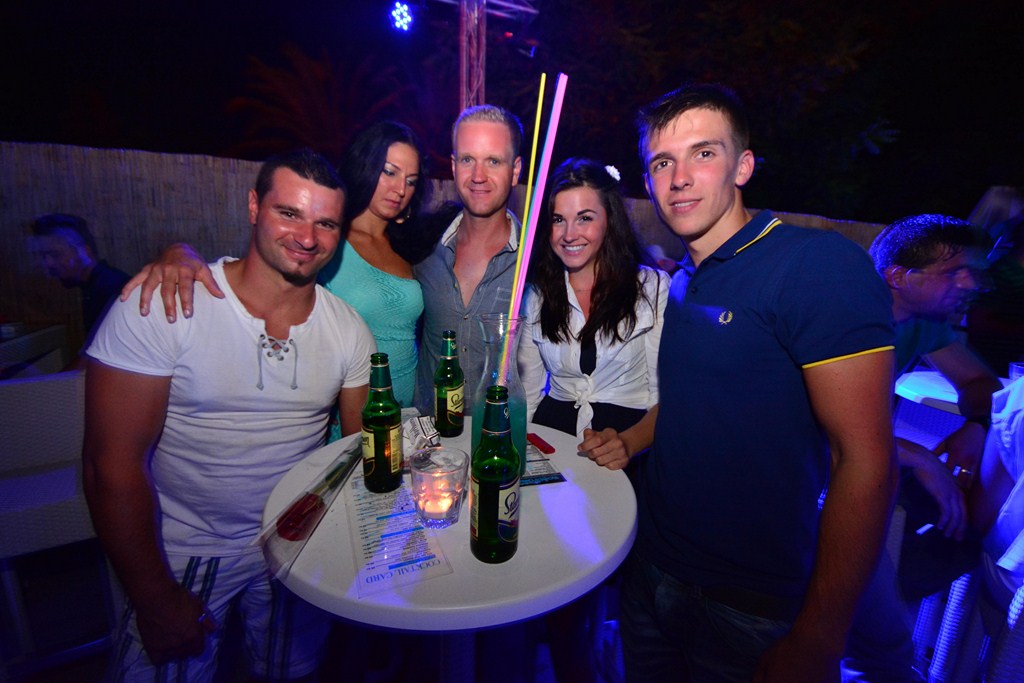 Subotnja zabava u Noštromo i Vagabundo barovima na Viru ; foto Iva Perinčić