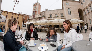 Top model Lorena Dias Terezinho i njena sestra Mara Dias, pronašle davno izgubljenu obitelj u Bibinjama, foto: Leo Banić Top model Lorena Dias Terezinho i njena sestra Mara Dias, pronašle davno izgubljenu obitelj u Bibinjama, foto: Leo Banić