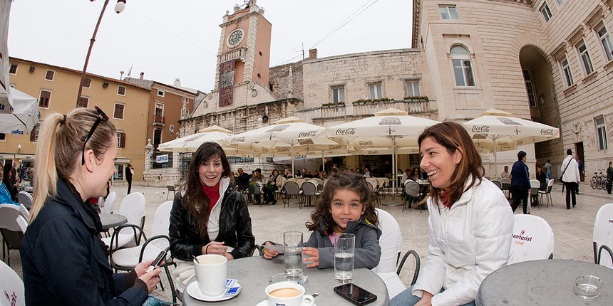 Top model Lorena Dias Terezinho i njena sestra Mara Dias, pronašle davno izgubljenu obitelj u Bibinjama, foto: Leo Banić Top model Lorena Dias Terezinho i njena sestra Mara Dias, pronašle davno izgubljenu obitelj u Bibinjama, foto: Leo Banić