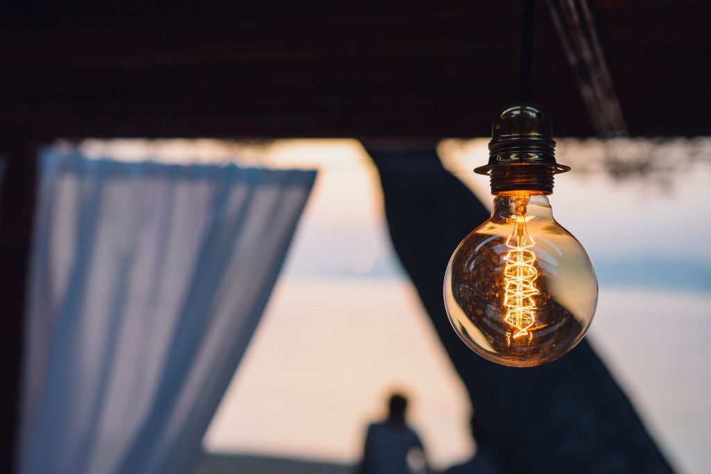 Dalmacija je dobila novo lounge mjesto koje će vas razvesliti u toplim ljetnim danima. Putujte osjećajima kroz predivnu lokaciju novog Makarana beach kluba koji se smjestio na prekrasnoj plaži u srcu Makarske rivijere s veličanstvenim pogledom na Jadransk