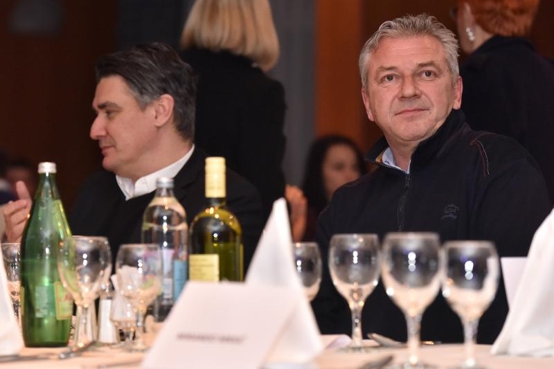 Drženje zadarskih SDP-ovaca u hotelu Kolovare. Foto: Dino Stanin/PIXSELL