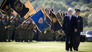 Knin, 050811.
Podizanjem zastave na Kninskoj tvrdjavi i postrojavanjem vojnih snaga na nogometnom igralistu obiljezena je 16. obljetnica VRO Oluja, Dan pobjede i domovinske zahvalnosti i Dan hrvatskih branitelja.
Na fotografiji: Ivo Josipovic.
Foto: Ante Knin, 050811.
Podizanjem zastave na Kninskoj tvrdjavi i postrojavanjem vojnih snaga na nogometnom igralistu obiljezena je 16. obljetnica VRO Oluja, Dan pobjede i domovinske zahvalnosti i Dan hrvatskih branitelja.
Na fotografiji: Ivo Josipovic.
Foto: Ante
