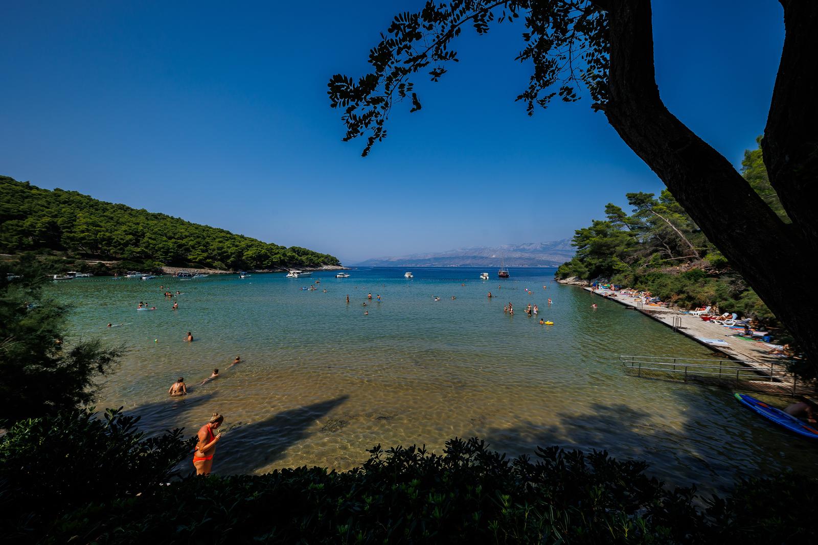 Uvala Lovrečina: Egzotična pješčana oaza na Braču u kojoj su uživali i stari Rimljani Uvala Lovrečina: Egzotična pješčana oaza na Braču u kojoj su uživali i stari Rimljani