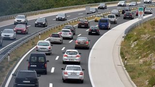 Zbog orkanske bure promet autocestom A1 odvija se otežano. Photo: Dino Stanin/PIXSELL