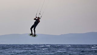 Kiteri i surferi uživali u jakom jugu