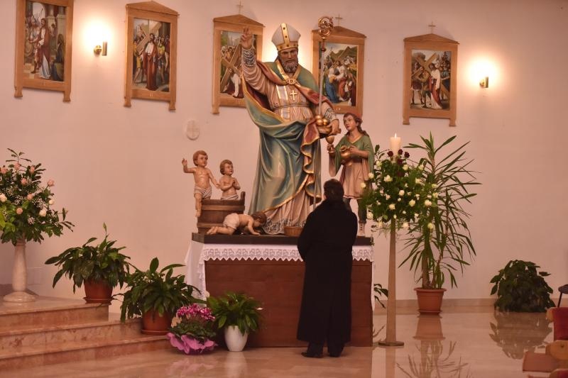 Kistanje: Zadarski nadbiskup Želimir Puljić blagoslovio relikvije sv. Nikole. Foto: Hrvoje Jelavić/PIXSELL Kistanje: Zadarski nadbiskup Želimir Puljić blagoslovio relikvije sv. Nikole. Foto: Hrvoje Jelavić/PIXSELL