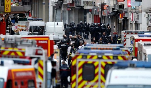 Policijska akcija protiv terorista u Parizu. Foto: Hina