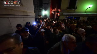 Tisuće Zadrana uživalo na krcatom Narodnom trgu i Tgu Petra Zoranića uz Tomislava Bralića i klapu Intrade Tisuće Zadrana uživalo na krcatom Narodnom trgu i Tgu Petra Zoranića uz Tomislava Bralića i klapu Intrade