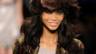 Trend izvještaj za jesen 2010: Crveni baršun (Fashionologie.com)