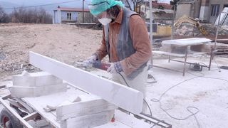 Mladi europski kipari stigli u Imotski, punom parom rade spomenik kultnom Mercedesu Mladi europski kipari stigli u Imotski, punom parom rade spomenik kultnom Mercedesu