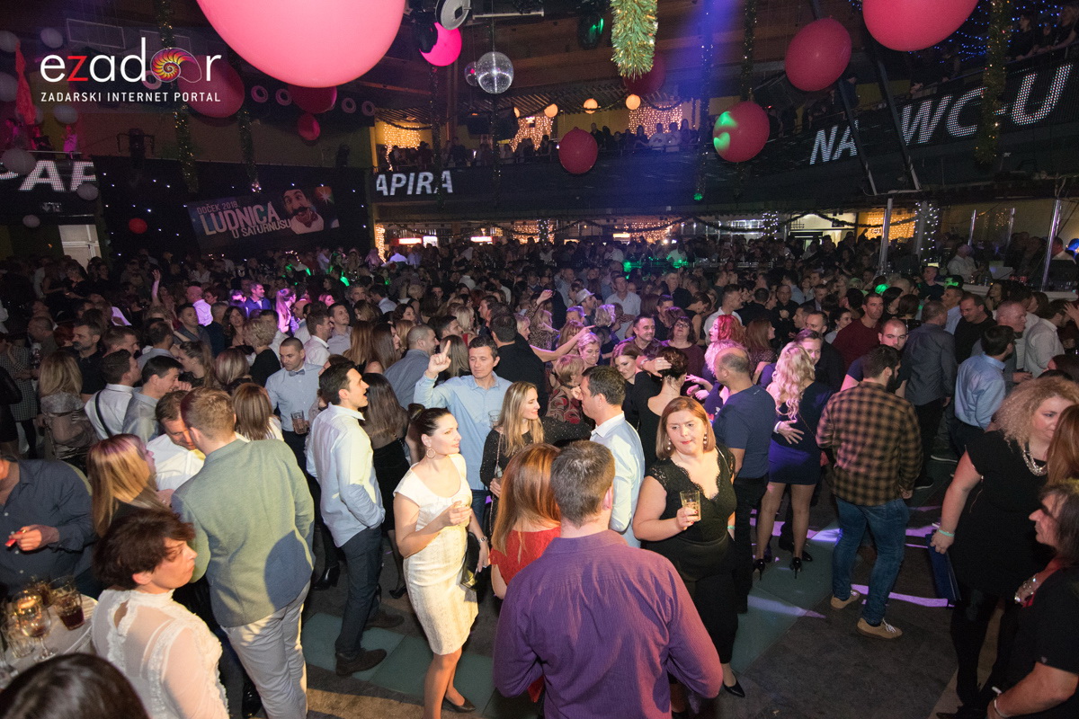 Ludnica u Saturnusu: Najbolji doček u svemiru i šire Ludnica u Saturnusu: Najbolji doček u svemiru i šire