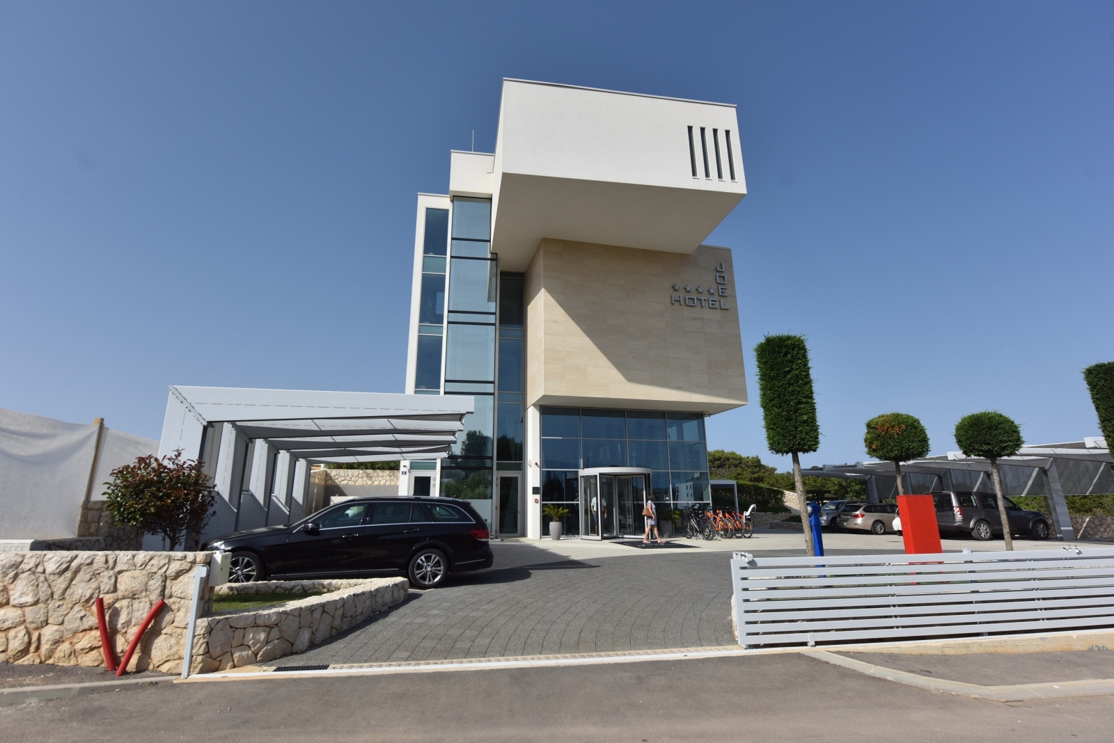 Ministar turizma Gari Cappelli obišao hotel u vlasništvu Dejana Lovrena