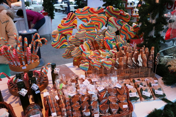 Paljenjem prve adventske svijeće i prigodnim zabavnim programom započela manifestacija Advent na otoku Viru