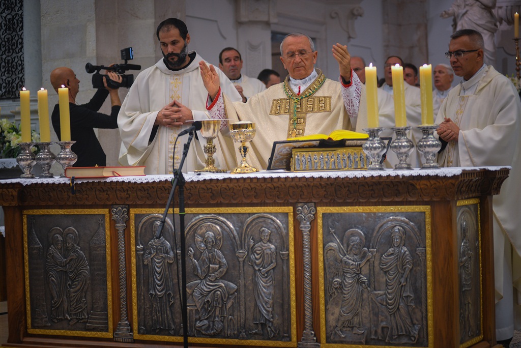 Nadbiskup Puljić predvodio svečano misno slavlje u crkvi. sv. Marije u sklopu obilježavanja 950. obljetnice spomena samostana. Foto: Iva Perinčić