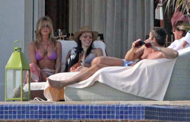 Jennifer Aniston u seksi badiću proslavila 41. rođendan (Jutarnji.hr)