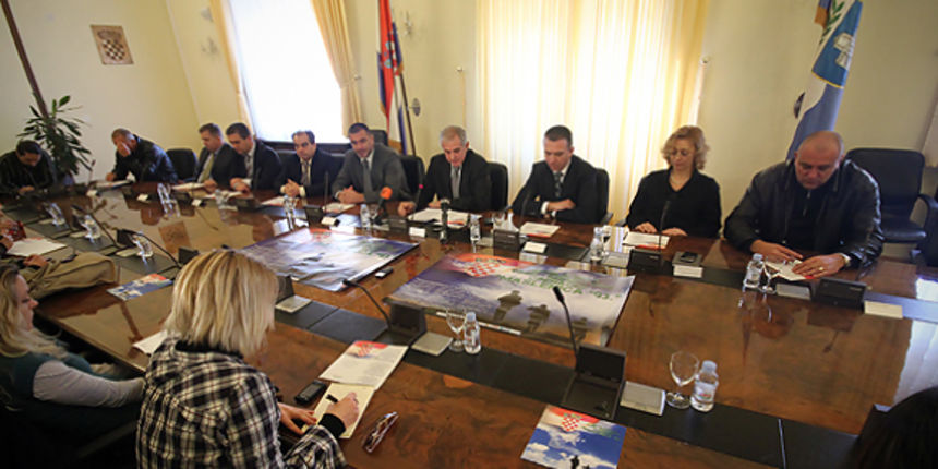 Predstavljanje 19. obljetnice VRO “Maslenica ’93” (foto:Saša Čuka) Predstavljanje 19. obljetnice VRO “Maslenica ’93” (foto:Saša Čuka)