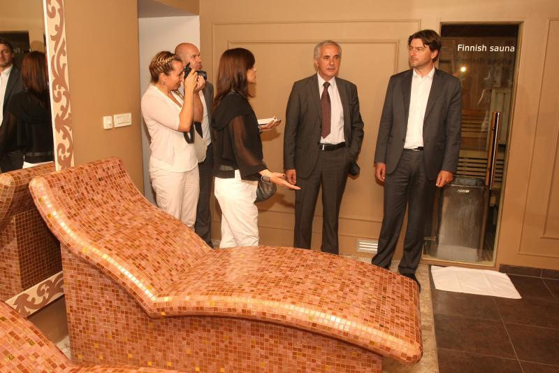 Zadar – Ministar turizma Darko Lorencin sastao se danas sa zupanom Stipom Zrilicem te s lokalnim gospodarstvenicima. Nakon sastanka ministar je obisao Hotel Bastion koji je prosle godine uvrsten u prestizno udruzenje Relais Chateaux. Photo: Dino Stanin/PI Zadar – Ministar turizma Darko Lorencin sastao se danas sa zupanom Stipom Zrilicem te s lokalnim gospodarstvenicima. Nakon sastanka ministar je obisao Hotel Bastion koji je prosle godine uvrsten u prestizno udruzenje Relais Chateaux. Photo: Dino Stanin/PI